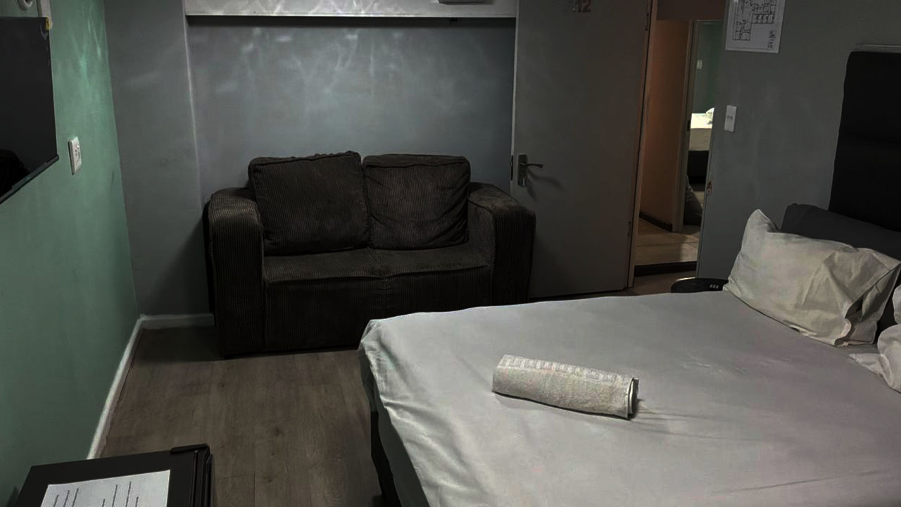 12 Luxury Room